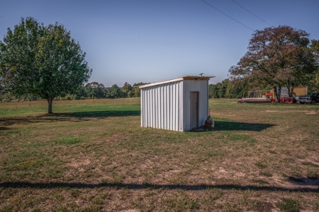 East Texas Ranch and Country Home along Little Cypress Bayou - image 16