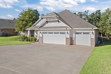 Home For Sale Guthrie Logan County Oklahoma Properties - image 2