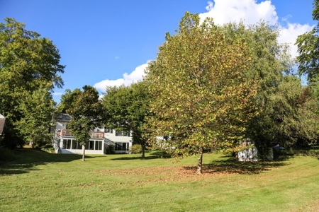 Unique ranch home, on almost an acre in Richland - image 2