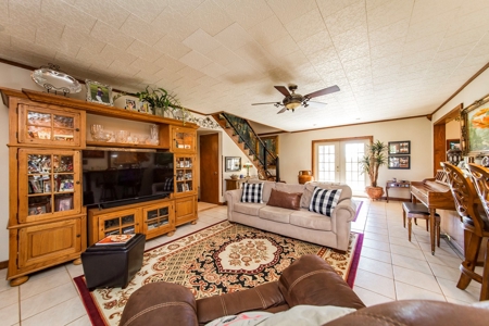 Picturesque Farm on the Arkansas River - image 9