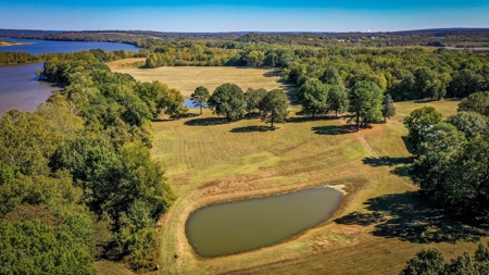 Picturesque Farm on the Arkansas River - image 33