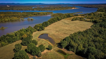 Picturesque Farm on the Arkansas River - image 29