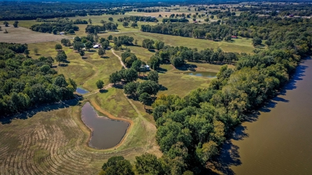 Picturesque Farm on the Arkansas River - image 32