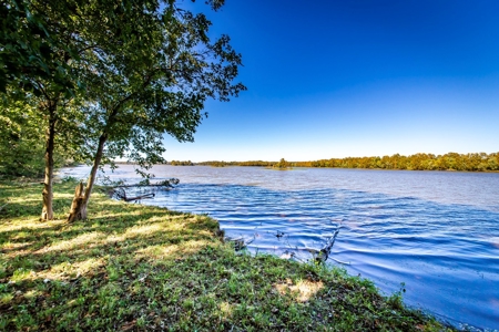 Picturesque Farm on the Arkansas River - image 26
