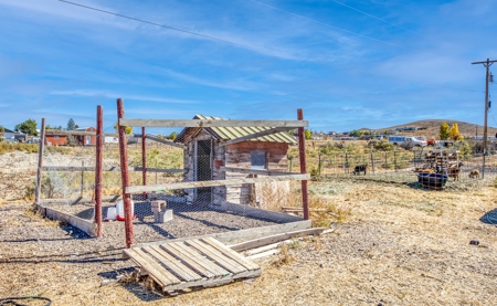 Country Home with Room For Livestock in Austin Colorado - image 5