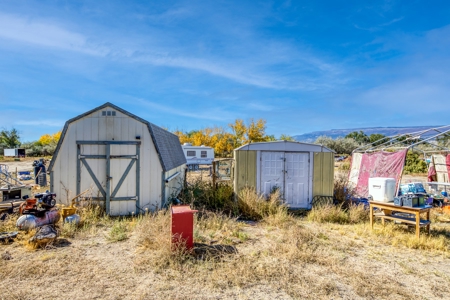 Country Home with Room For Livestock in Austin Colorado - image 7