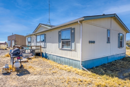 Country Home with Room For Livestock in Austin Colorado - image 2