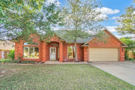 Home For Sale In Altus, Oklahoma - image 25