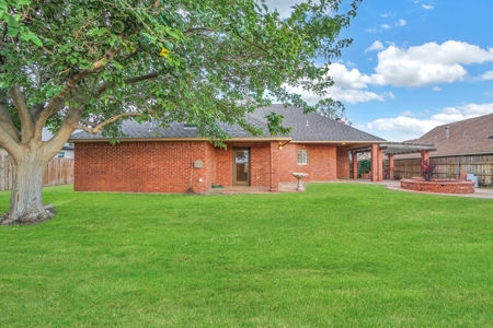 Home For Sale In Altus, Oklahoma - image 23