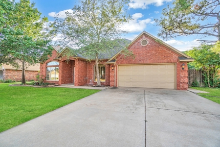 Home For Sale In Altus, Oklahoma - image 4