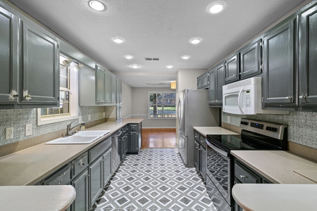 TN Country Home for Sale -Wrap Around Front Porch & Workshop - image 6