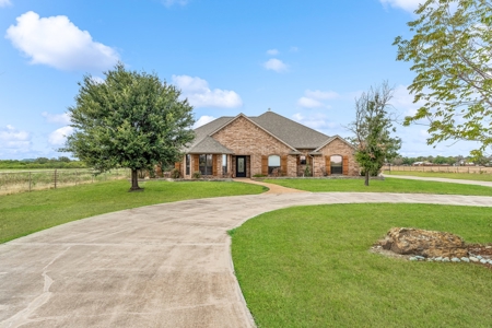 Impeccable remodeled Home on 49.9 acres -Bring the Horses - image 37