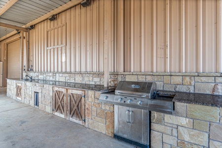 Impeccable remodeled Home on 49.9 acres -Bring the Horses - image 24