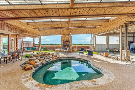 Impeccable remodeled Home on 49.9 acres -Bring the Horses - image 22