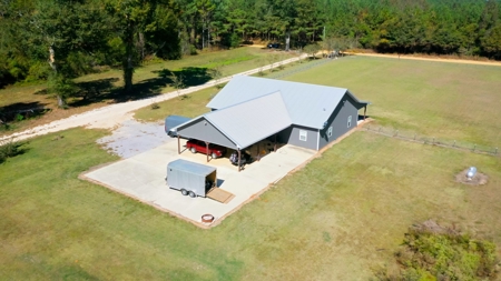Charming 4-Bedroom, 3-Bathroom Barndominium in Rutledge, AL - image 40