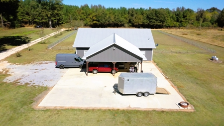 Charming 4-Bedroom, 3-Bathroom Barndominium in Rutledge, AL - image 43