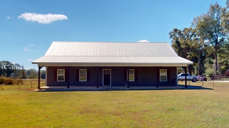 Charming 4-Bedroom, 3-Bathroom Barndominium in Rutledge, AL - image 1