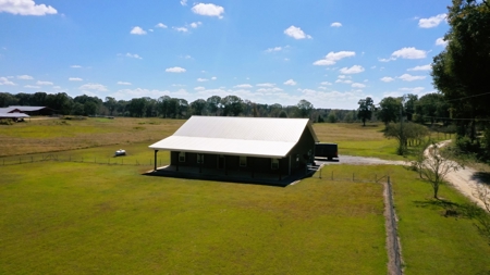 Charming 4-Bedroom, 3-Bathroom Barndominium in Rutledge, AL - image 47