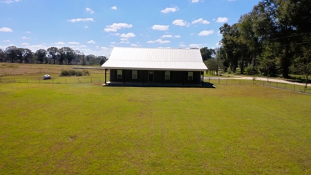 Charming 4-Bedroom, 3-Bathroom Barndominium in Rutledge, AL - image 45