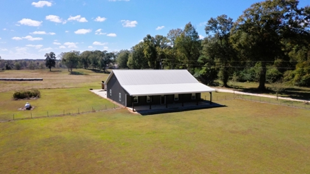 Charming 4-Bedroom, 3-Bathroom Barndominium in Rutledge, AL - image 46