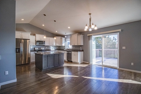 Anamosa Iowa Home for Sale - image 2