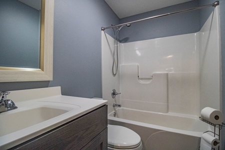 Anamosa Iowa Home for Sale - image 6