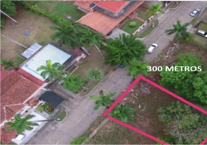 330m2 Lot in Altos de Curundu, Ancon for sale - image 1