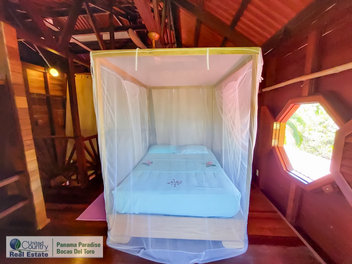 Beachfront Home with Private Dock — Isla Bastimentos, Bocas del Toro - 28