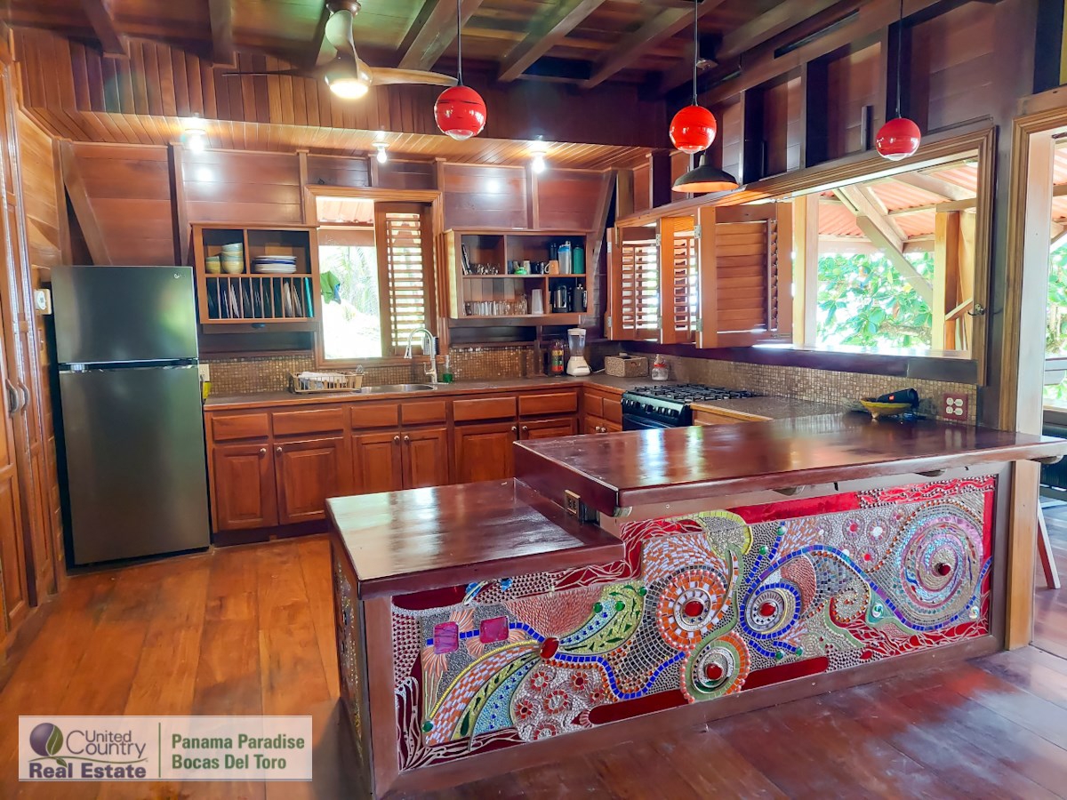 Beachfront Home with Private Dock — Isla Bastimentos, Bocas del Toro - 14