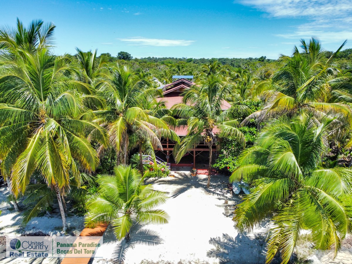 Beachfront Home with Private Dock — Isla Bastimentos, Bocas del Toro - 7