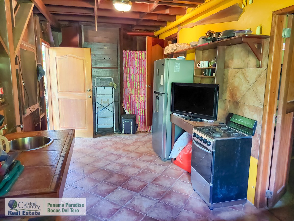 Beachfront Home with Private Dock — Isla Bastimentos, Bocas del Toro - 38