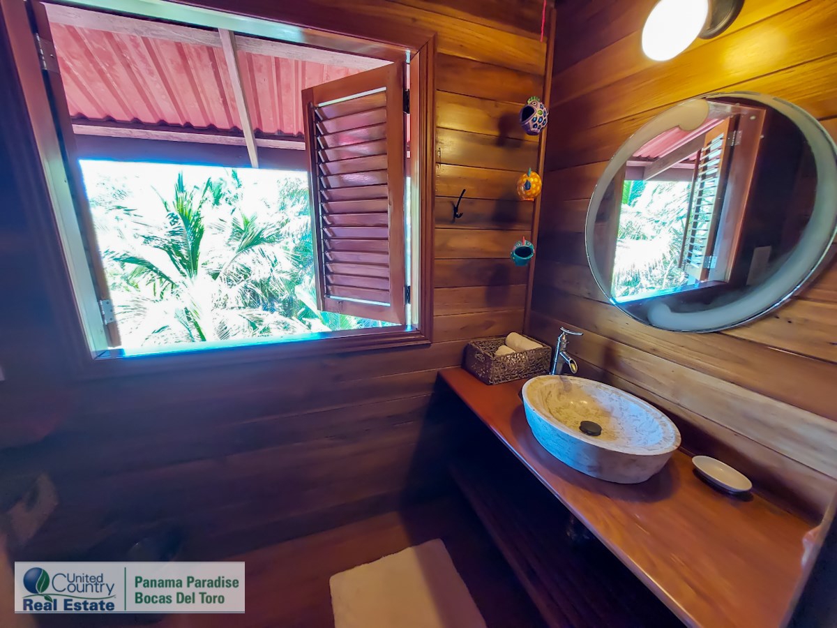 Beachfront Home with Private Dock — Isla Bastimentos, Bocas del Toro - 31