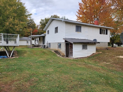 3/4 Bedroom, 2 Bath Country Home w/Outbuildings and Pool - image 5