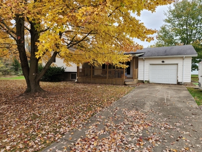 3/4 Bedroom, 2 Bath Country Home w/Outbuildings and Pool - image 2
