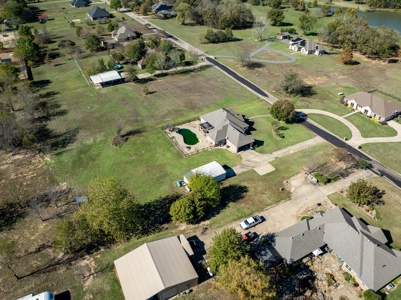 Beautiful Home with Inground Pool in Powderly TX - image 9