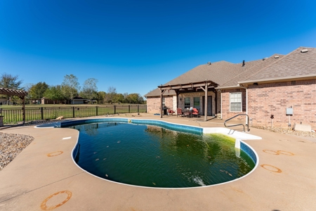 Beautiful Home with Inground Pool in Powderly TX - image 44