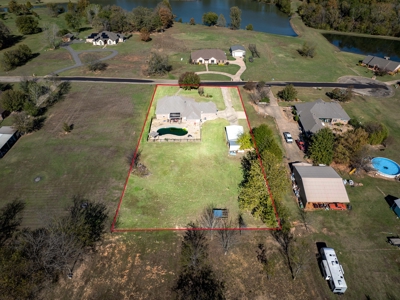 Beautiful Home with Inground Pool in Powderly TX - image 8