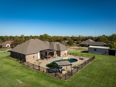 Beautiful Home with Inground Pool in Powderly TX - image 5