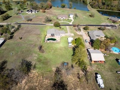 Beautiful Home with Inground Pool in Powderly TX - image 7