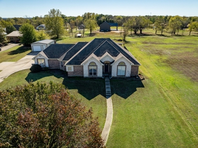 Beautiful Home with Inground Pool in Powderly TX - image 1