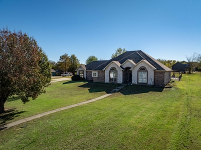 Beautiful Home with Inground Pool in Powderly TX - image 13