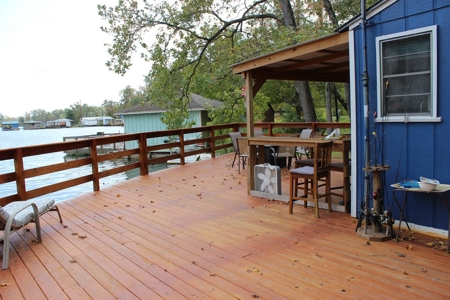 Elegant Lake Home with Comfortable Boathouse. - image 6