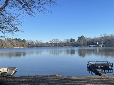 Elegant Lake Home with Comfortable Boathouse. - image 42