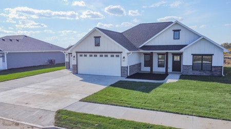 New Construction overlooking Golf Course in Boonville MO - image 26