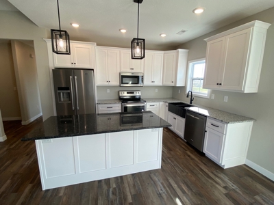 New Construction overlooking Golf Course in Boonville MO - image 9