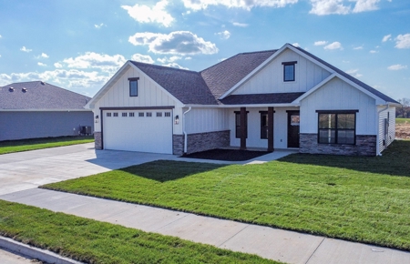New Construction overlooking Golf Course in Boonville MO - image 19