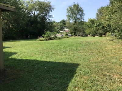 Traditional 2 Story Home in Ava  with Spacious Back Yard - image 6