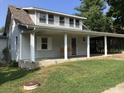 Traditional 2 Story Home in Ava  with Spacious Back Yard - image 2