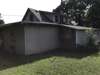 Traditional 2 Story Home in Ava  with Spacious Back Yard - image 8