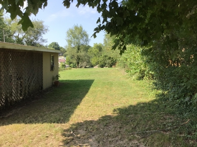 Traditional 2 Story Home in Ava  with Spacious Back Yard - image 5